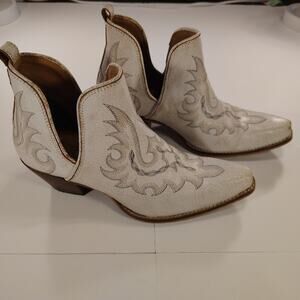 Myra Yipple Western Leather Booties size 9, crackle leather